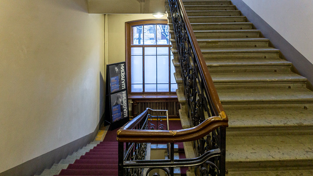 Музей расположен на втором этаже здания