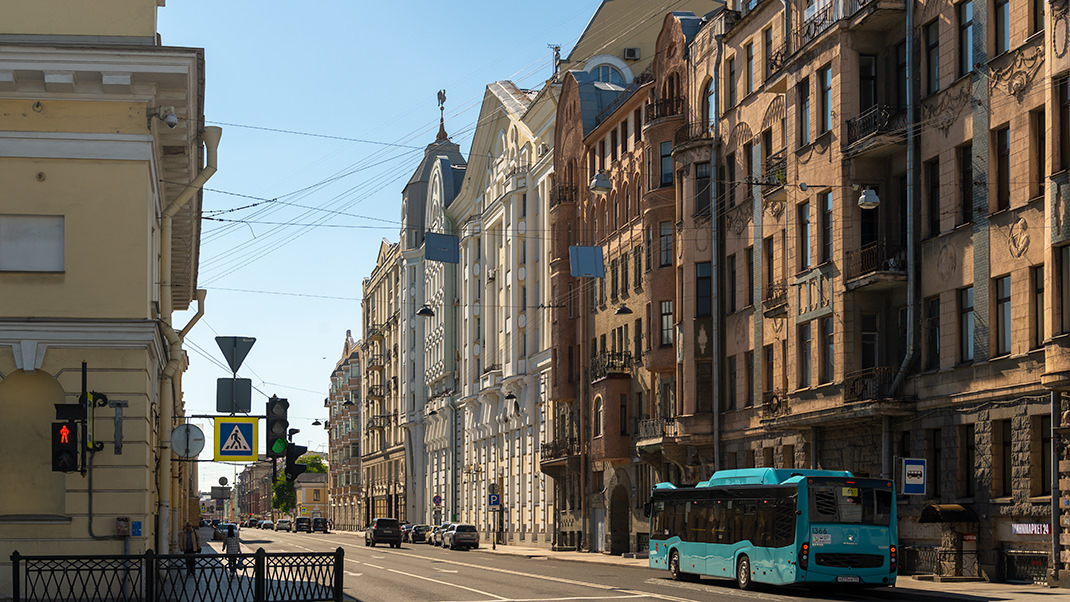 Пересечение с Потёмкинской улицей