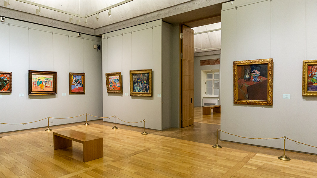 Для таких признанных мастеров, как, например, Ван Гог или Пикассо, здесь отведены целые залы