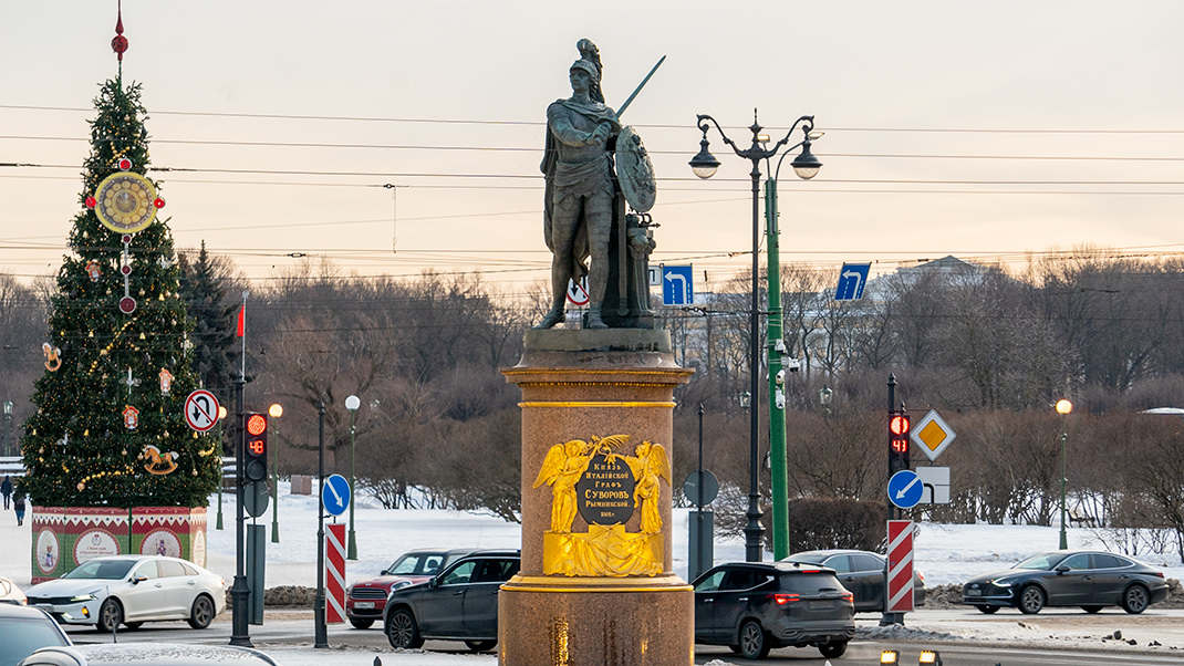 Памятник полководцу А. В. Суворову в Санкт-Петербурге