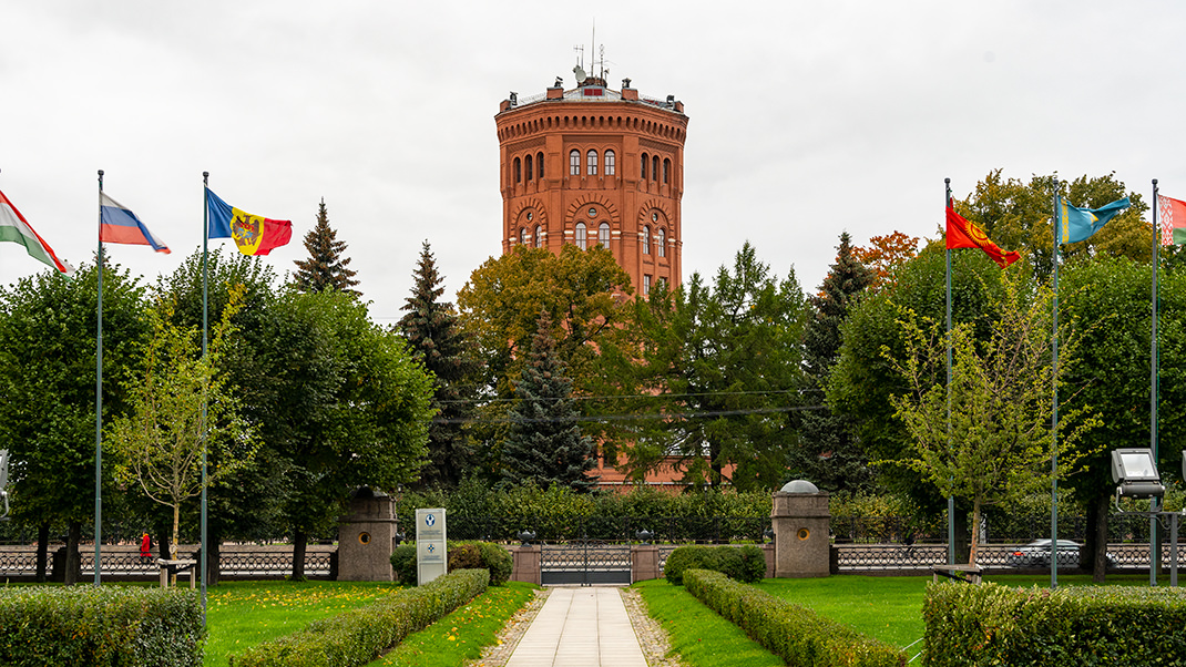 Башня, в которой расположен музей «Вселенная воды»