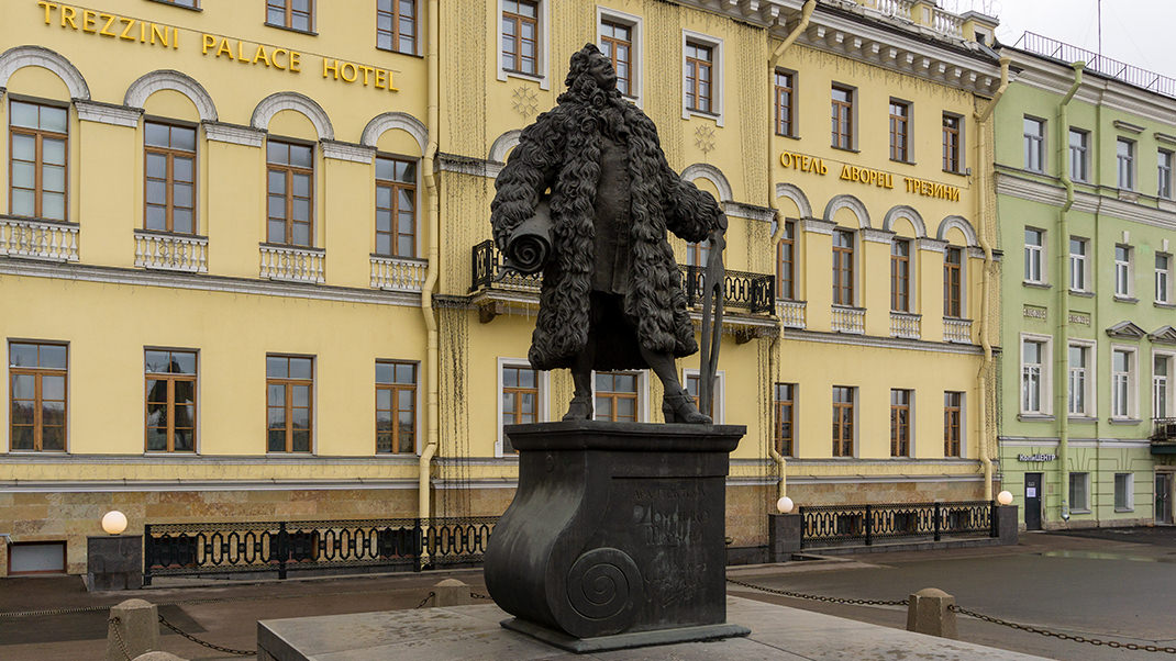 Авторы бронзовой статуи — скульптор Павел Игнатьев и архитектор Павел Богрянцев