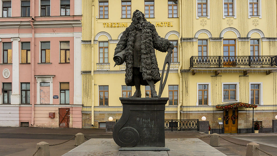 Памятник архитектору Доменико Трезини в Санкт-Петербурге