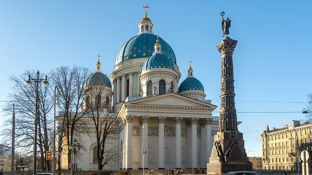 Величественное здание собора появилось на месте деревянной церкви, построенной ещё в годы правления императрицы Елизаветы Петровны