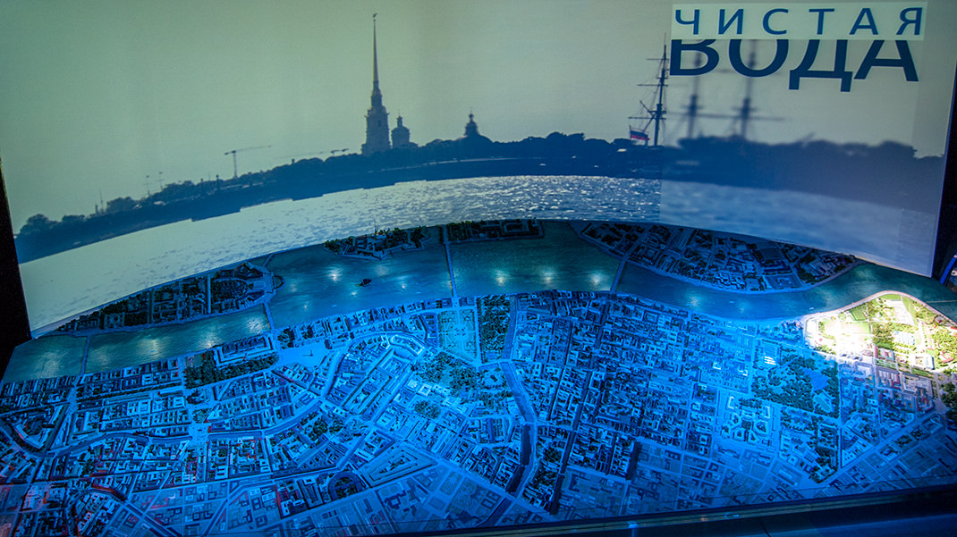 Экскурсия начинается с интерактивного рассказа о водоснабжении Петербурга