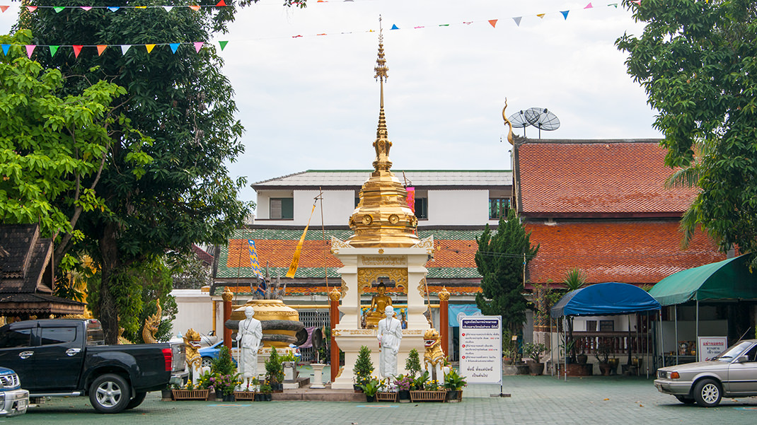 В Чиангмае находится огромное количество храмов и других религиозных сооружений