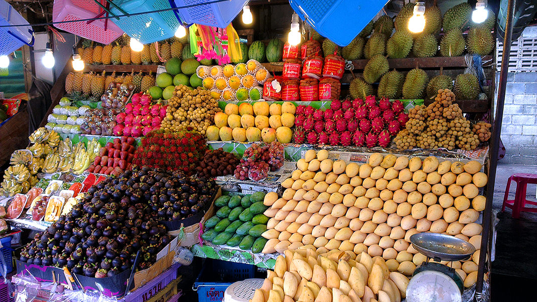 Рынок с местными фруктами