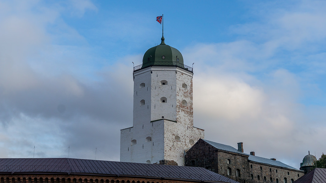 Выборгский замок и башня Святого Олафа