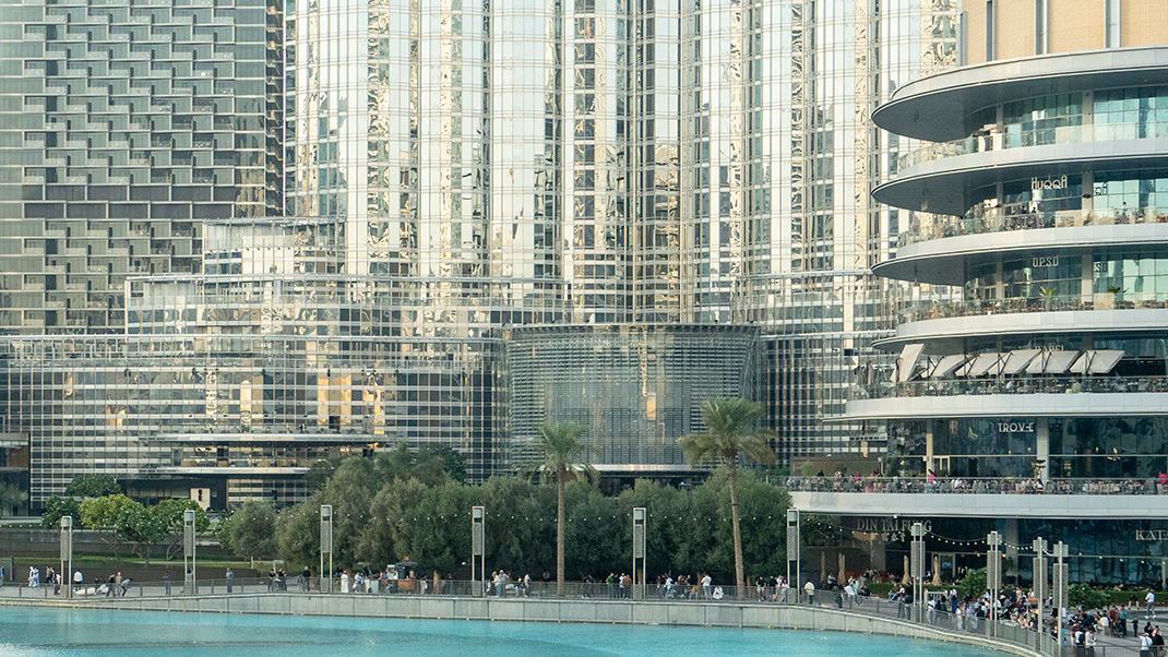 Walking area at the foot of the skyscraper