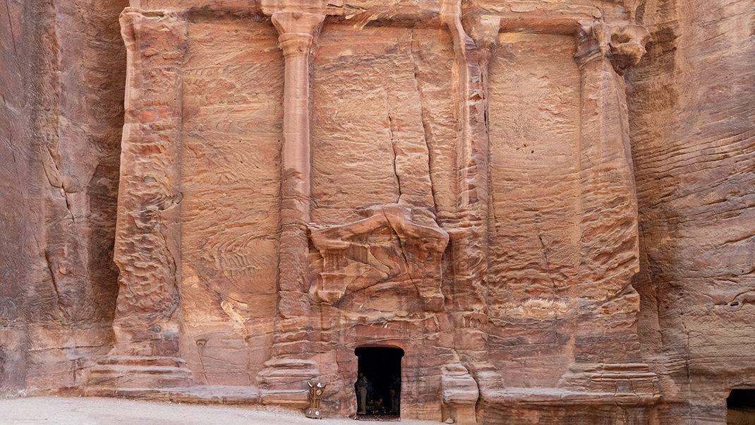 На маршруте попадается огромное количество разных построек