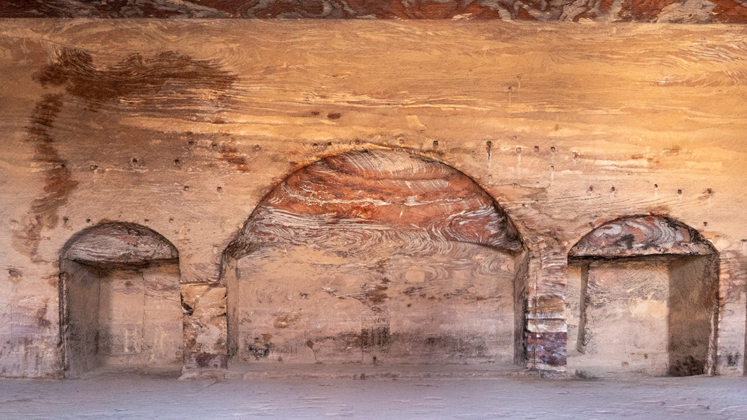 Внутри одного из сооружений