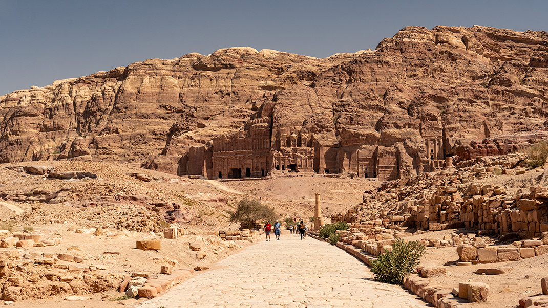 До Петры я ехал на автобусе