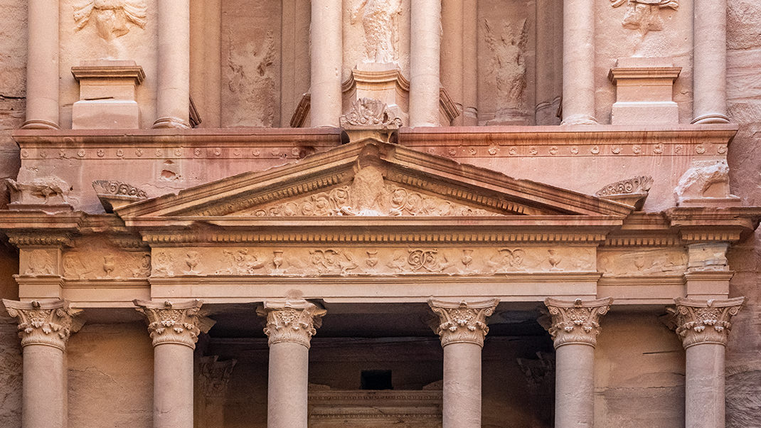 Это самая известная постройка Петры