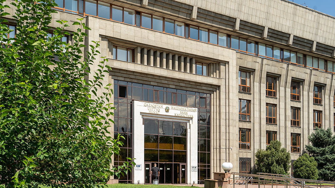 Во время прогулки я встретил несколько других монументальных сооружений