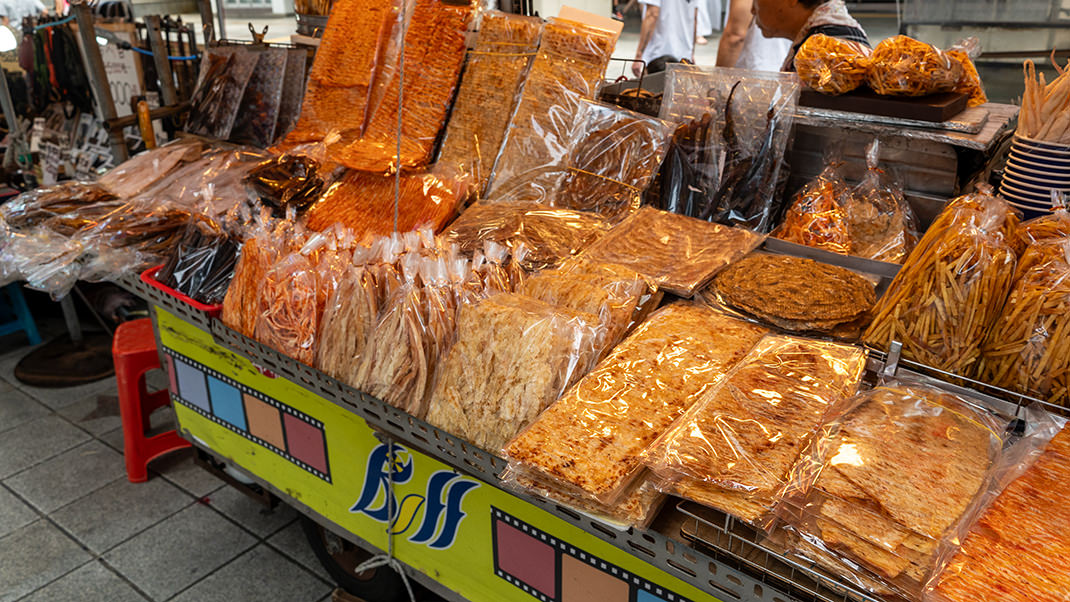 Здесь много точек с едой