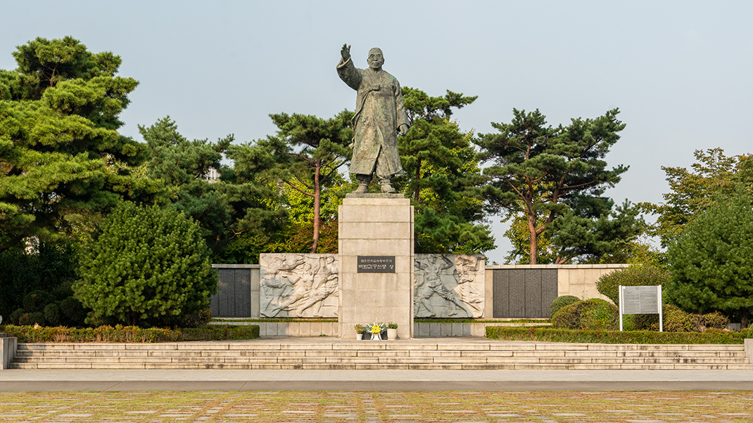 Статуя Ким Гу, корейского политического деятеля
