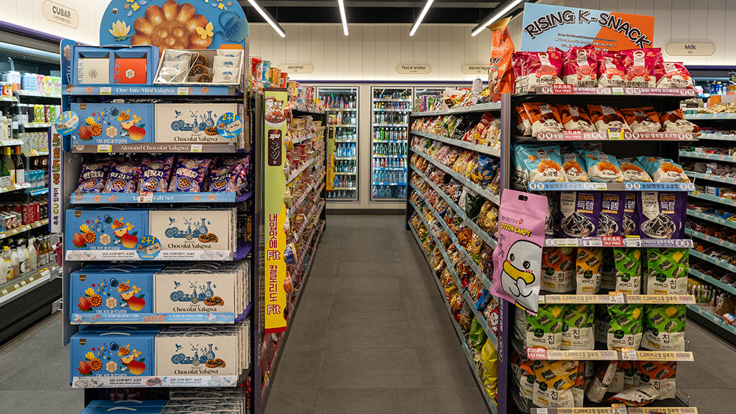 The store I visited is one of the branches of the South Korean convenience store chain CU