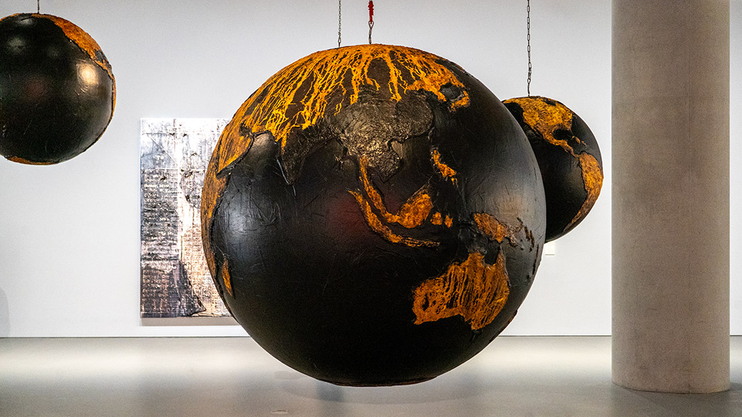 Здесь выставляют для обозрения предметы древнего искусства Кореи и современные экспонаты из разных стран мира