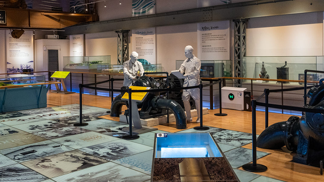 Экспонаты находятся в нескольких залах