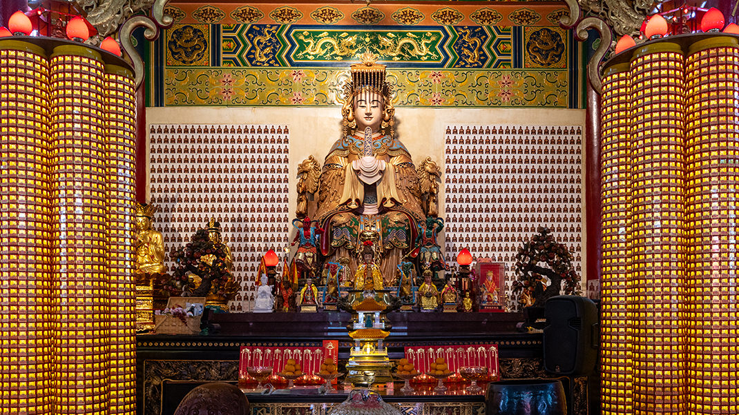 Worship here is dedicated to Mazu, the goddess of seafarers, as well as the goddess of mercy and the goddess Shui Wei