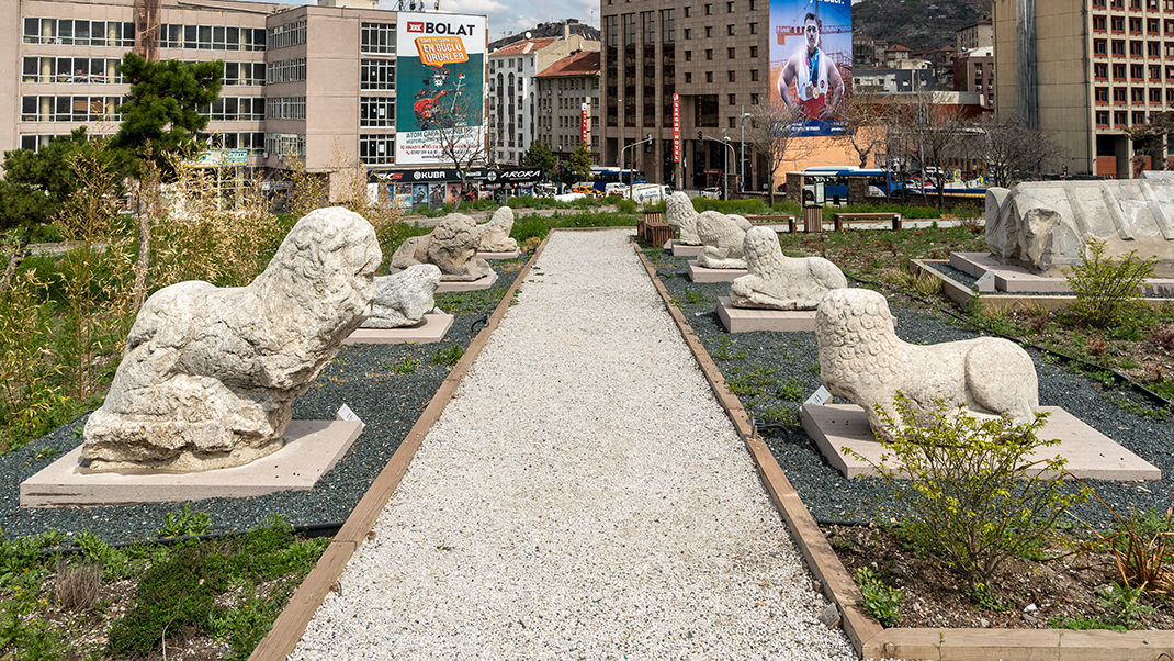 The ruins of the Roman baths in Ankara represent a collection of many exhibits right under the open sky