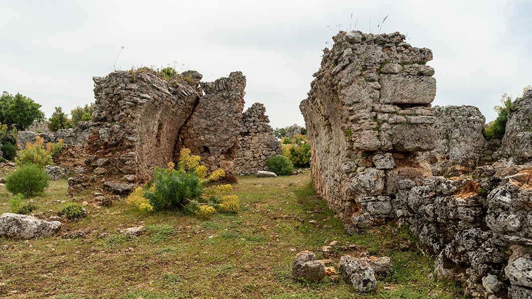 The ruins of numerous structures have been preserved on the site