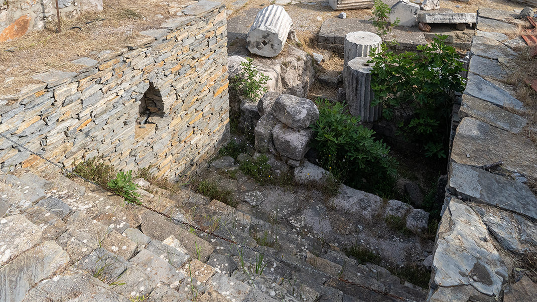 Руины мавзолея