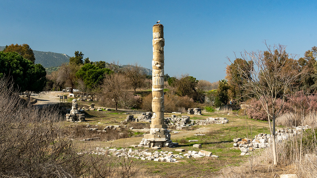 Оригинальные колонны были выше этого «конструктора» на четыре метра