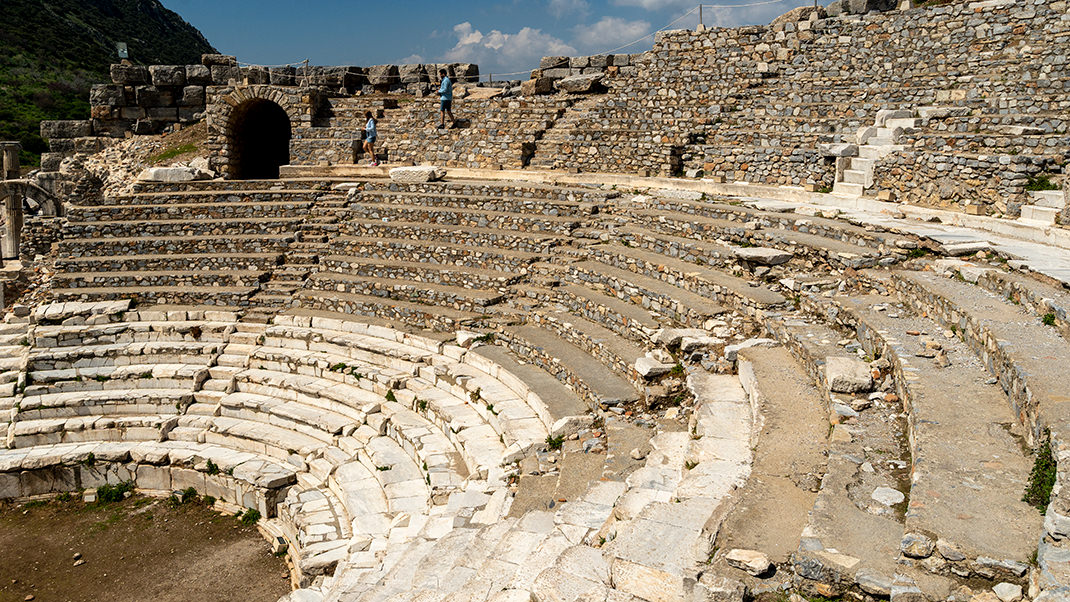 В 262 году Эфес был разрушен, но позже восстановлен. В дальнейшем жизнь в городе совсем угасла