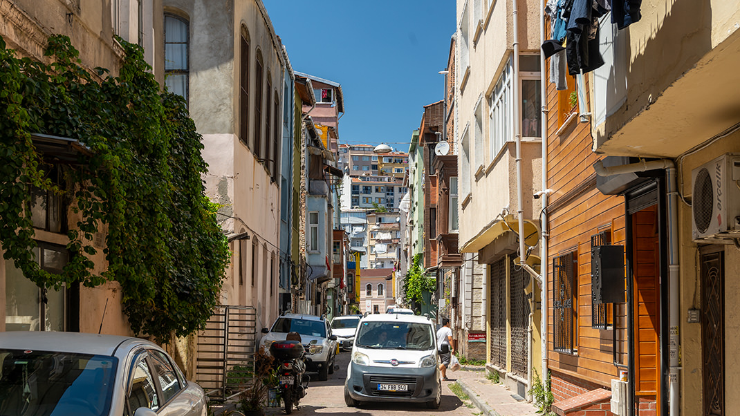 During the day, a huge number of tourists walk here