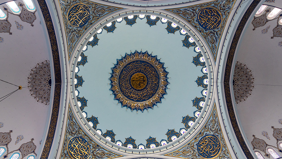 The main dome of the mosque is 72 meters high