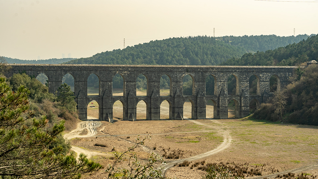 The aqueducts of the Kırkçeşme branch were built by the architect Mimar Koca Sinan