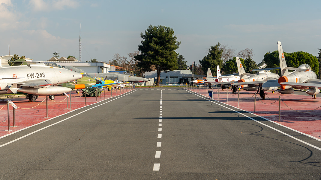 The pedestrian area is designed like a runway