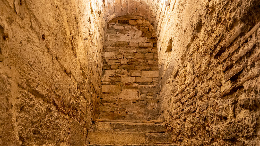 Внутри южной Мраморной башни есть подъём на смотровую площадку