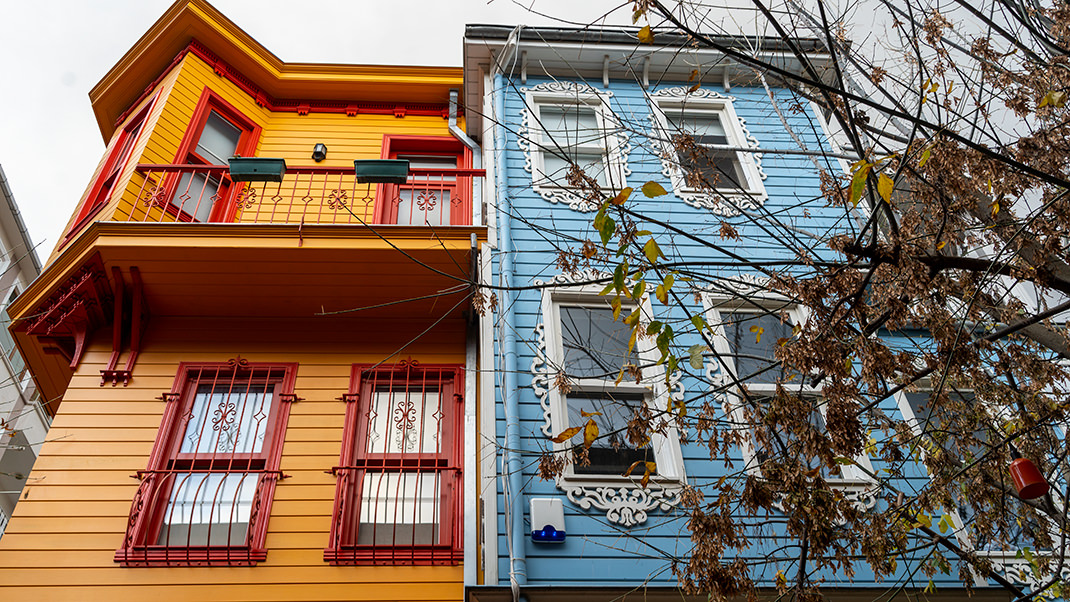 Tourists love to take photos against the backdrop of Kuzguncuk's houses