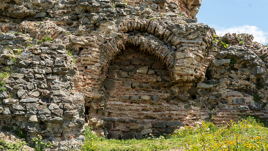 Йорос считался самым крупным замком, расположенным у Босфора