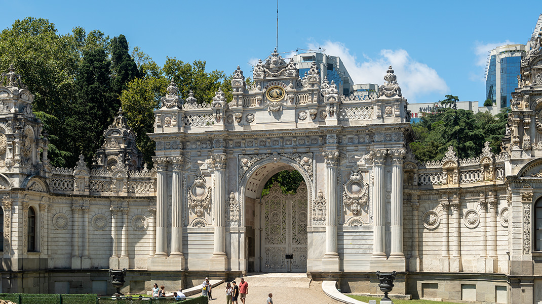 Ворота дворца Долмабахче