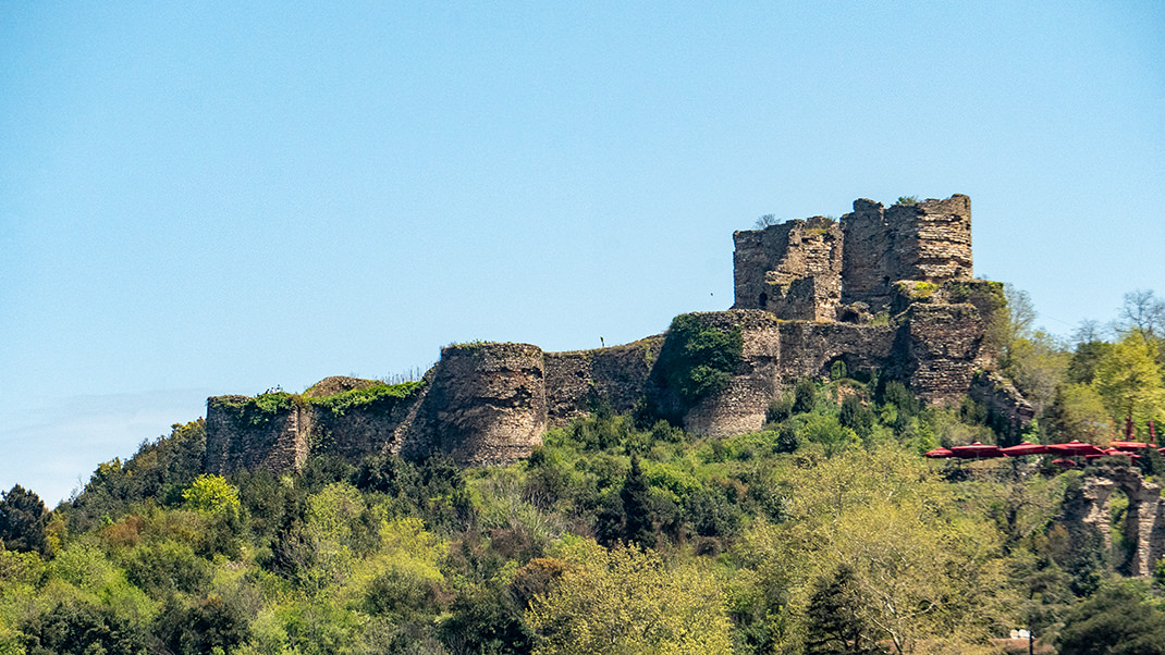 Yoros Castle