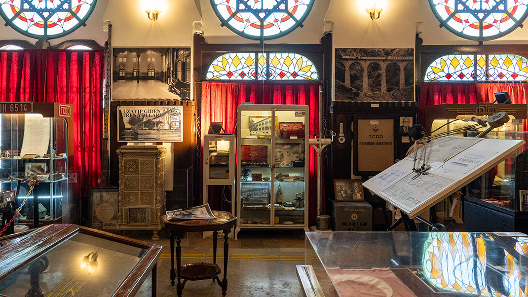Музей расположен в одном из помещений стамбульского вокзала Сиркеджи