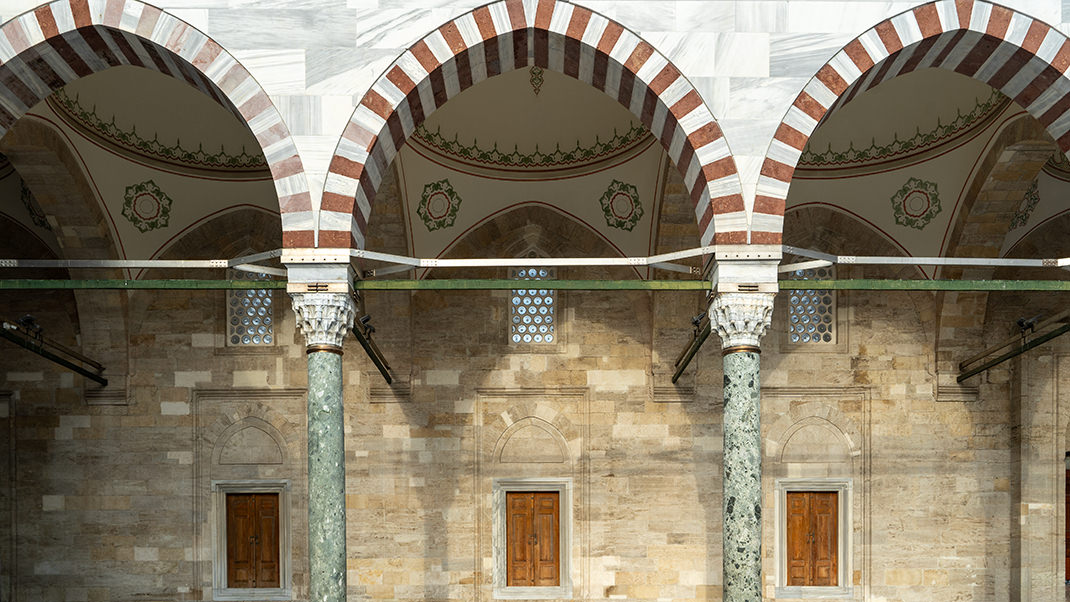 Комплекс расположен в европейской части города