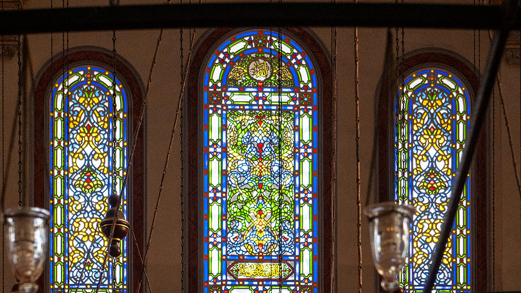 Яркий витраж