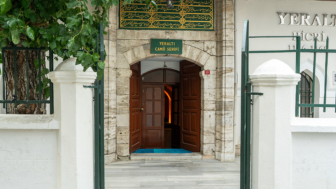 Подземная мечеть (Yeralti Camii)