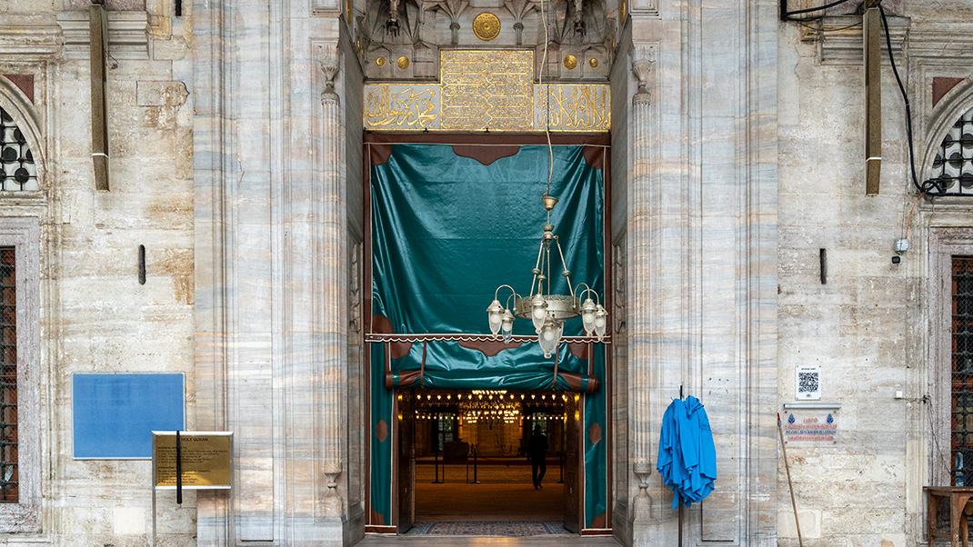 Вход в здание