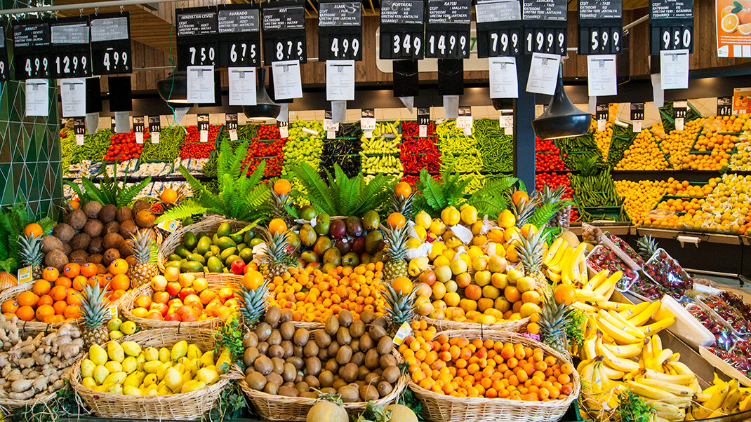 Отдел фруктов в одном из супермаркетов Стамбула