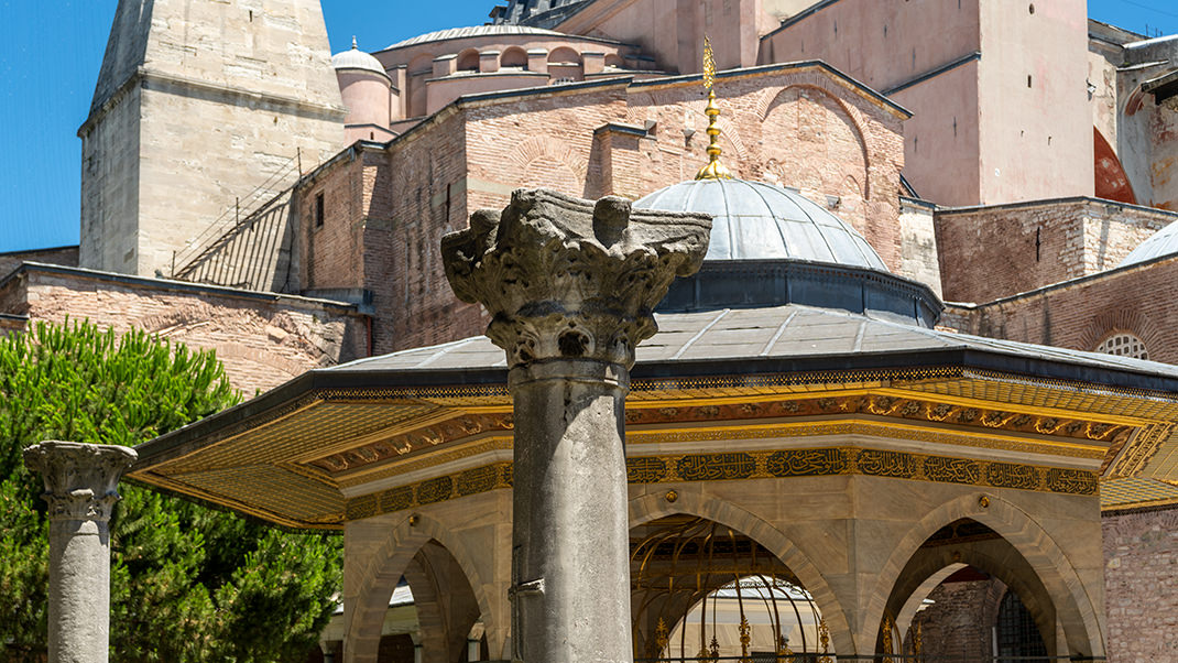 The construction of the Hagia Sophia was carried out from 532 to 537