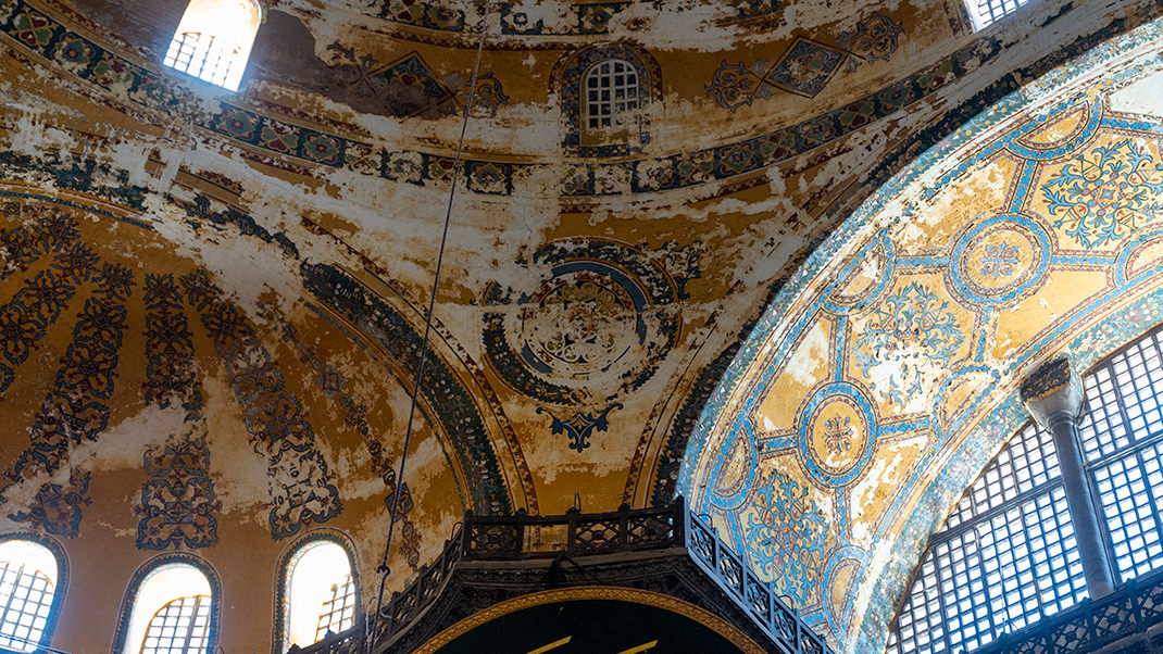 The cathedral was Orthodox until the conquest of Istanbul in 1453