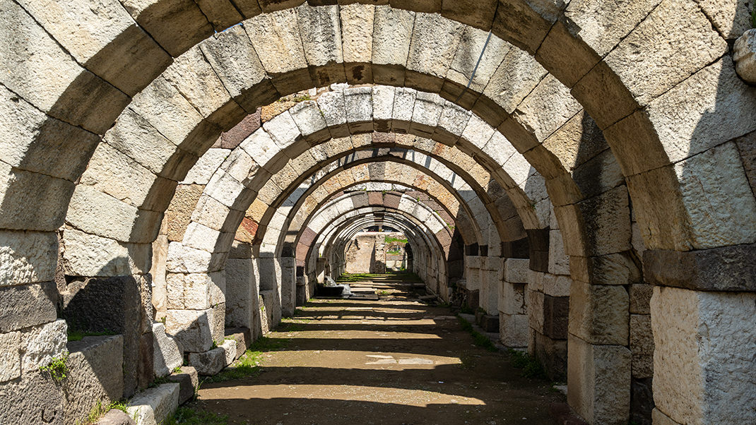 Руины древней базилики