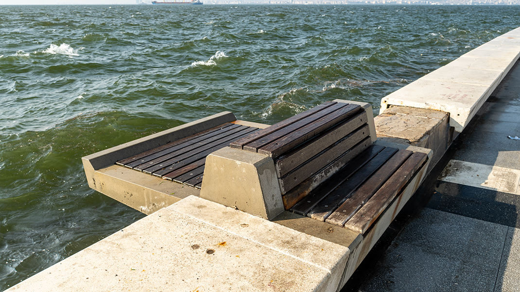 Unusual waterfront relaxation spot
