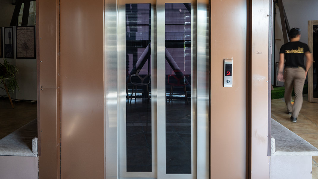 Лифтовая кабина