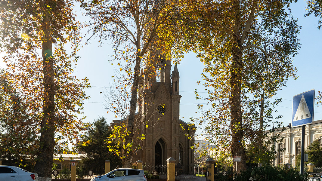 Roman Catholic Church of St. John the Baptist in Samarkand. The temple is hidden behind the trees, but let's take a closer look